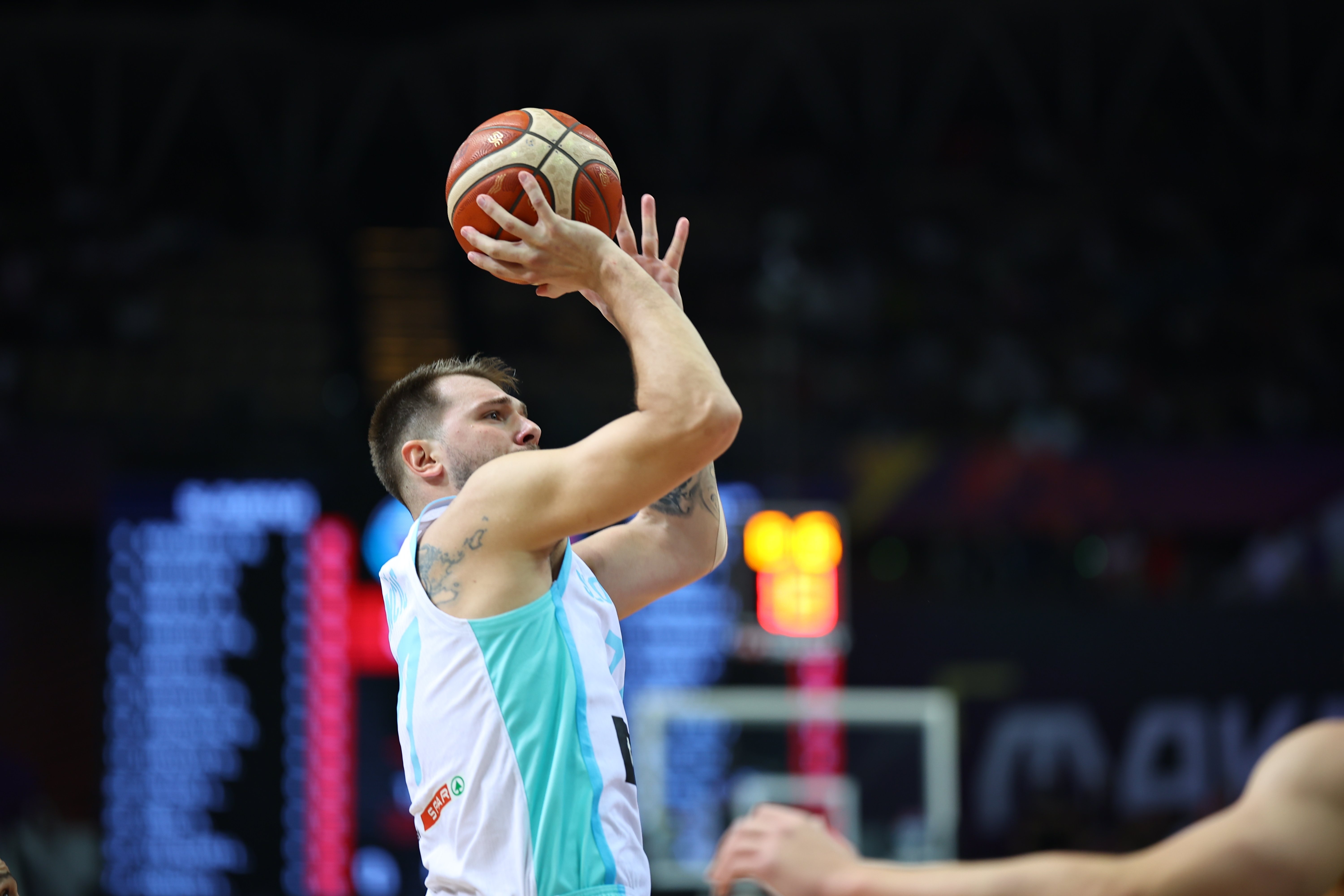 华体会-阿夫迪亚：会向队友提供防东契奇的建议 我们会保持侵略性